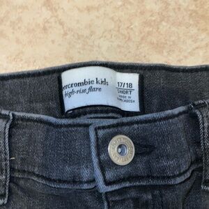 Abercrombie Kids - Used - Good condition  - 17/18 Short